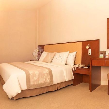 Catina Saigon Hotel Хошимин Екстериор снимка