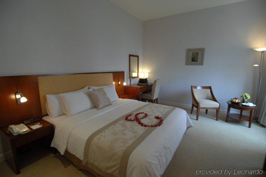 Catina Saigon Hotel Хошимин Екстериор снимка