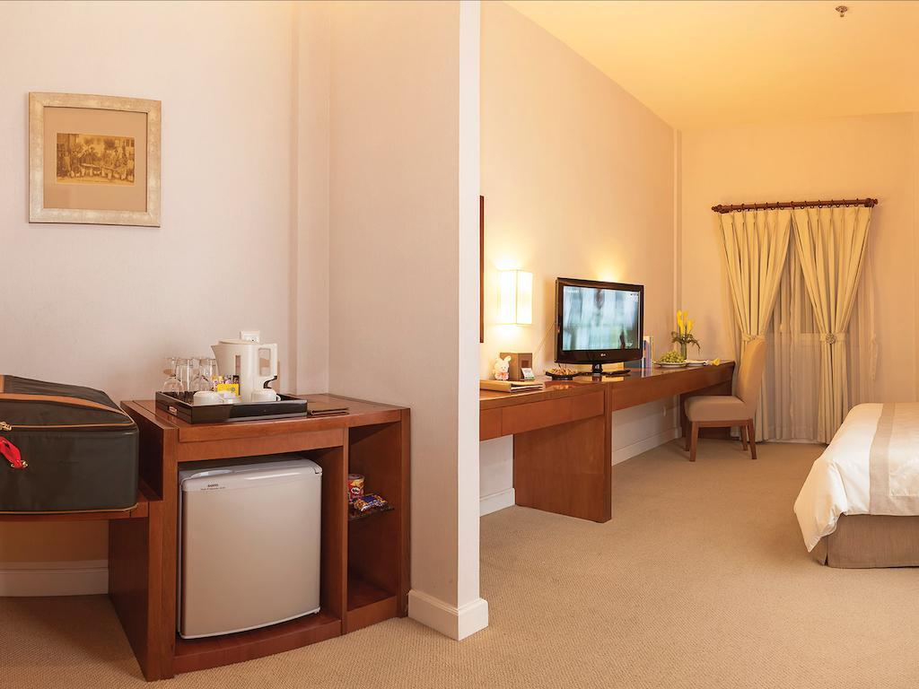Catina Saigon Hotel Хошимин Екстериор снимка