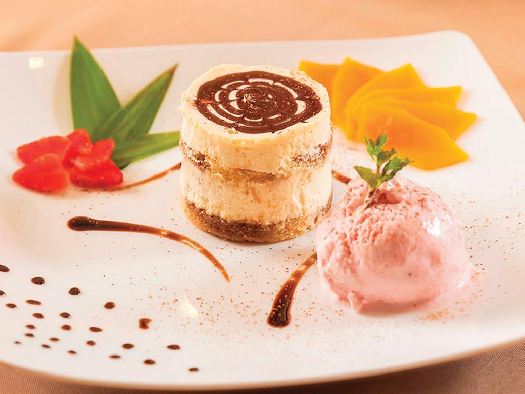 Catina Saigon Hotel Хошимин Екстериор снимка