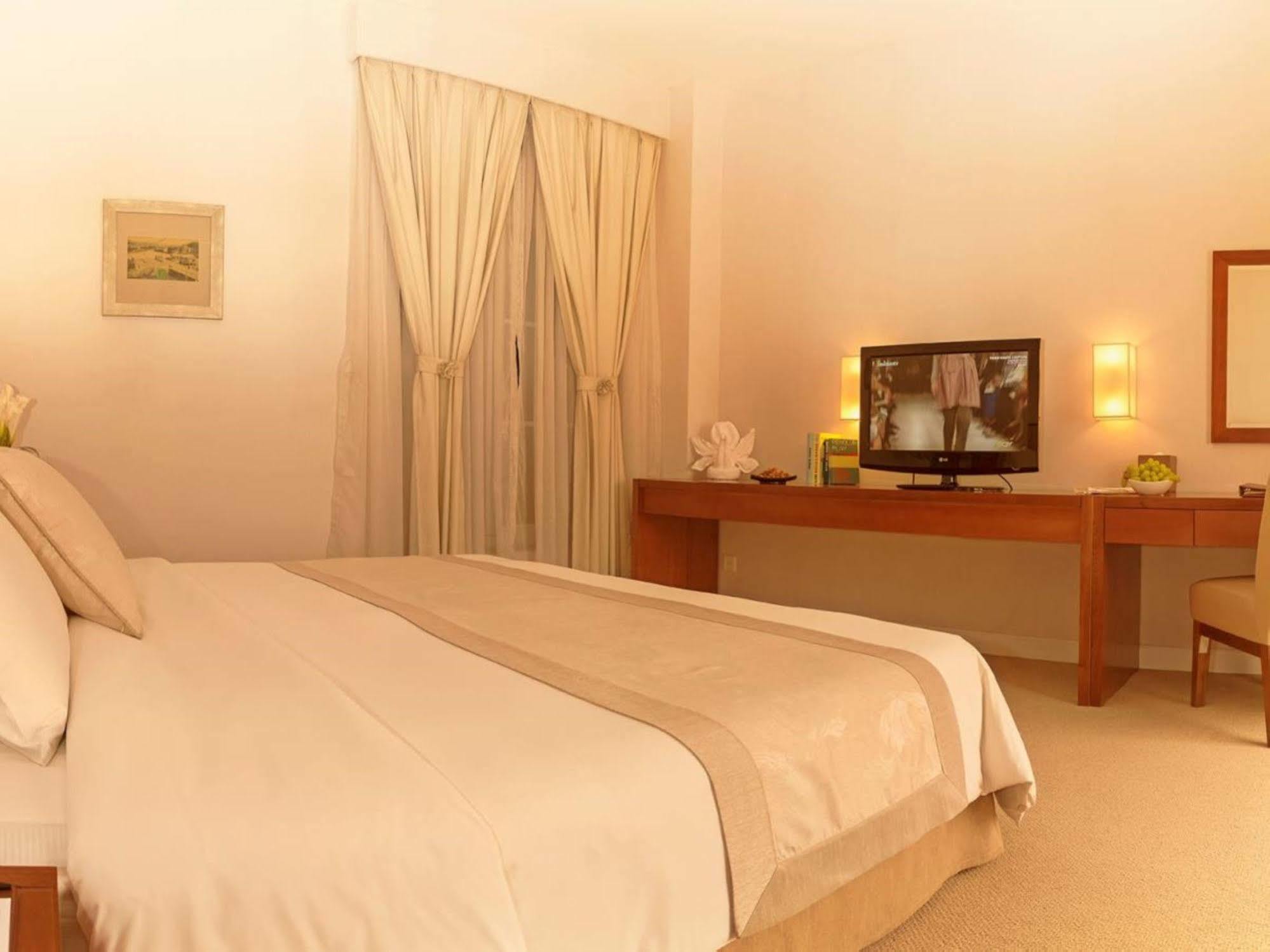 Catina Saigon Hotel Хошимин Екстериор снимка