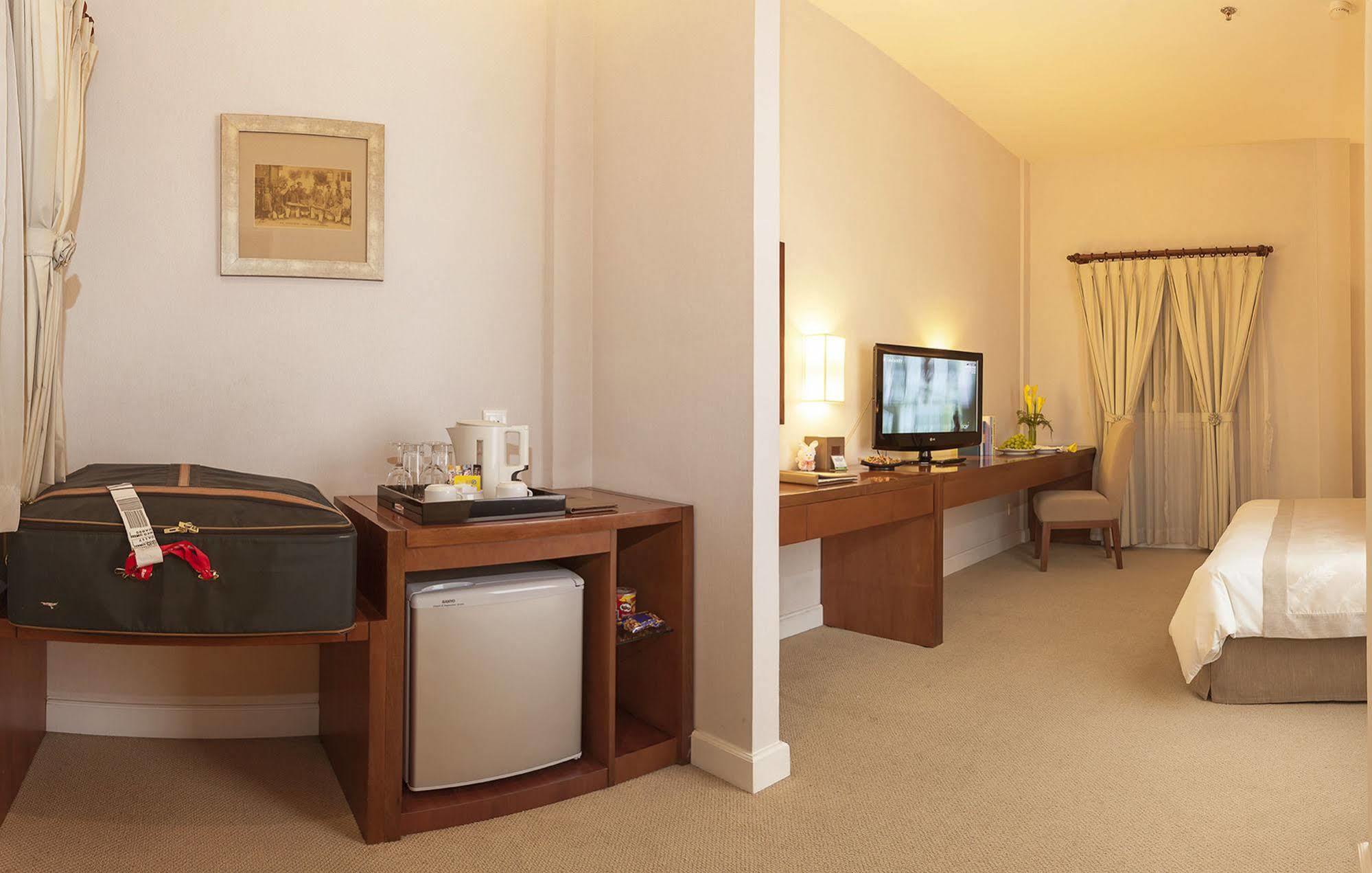 Catina Saigon Hotel Хошимин Екстериор снимка
