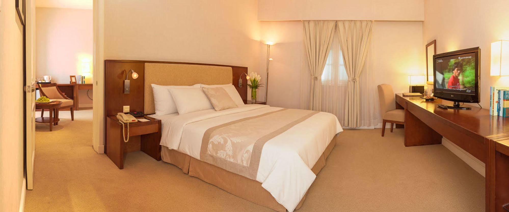 Catina Saigon Hotel Хошимин Екстериор снимка