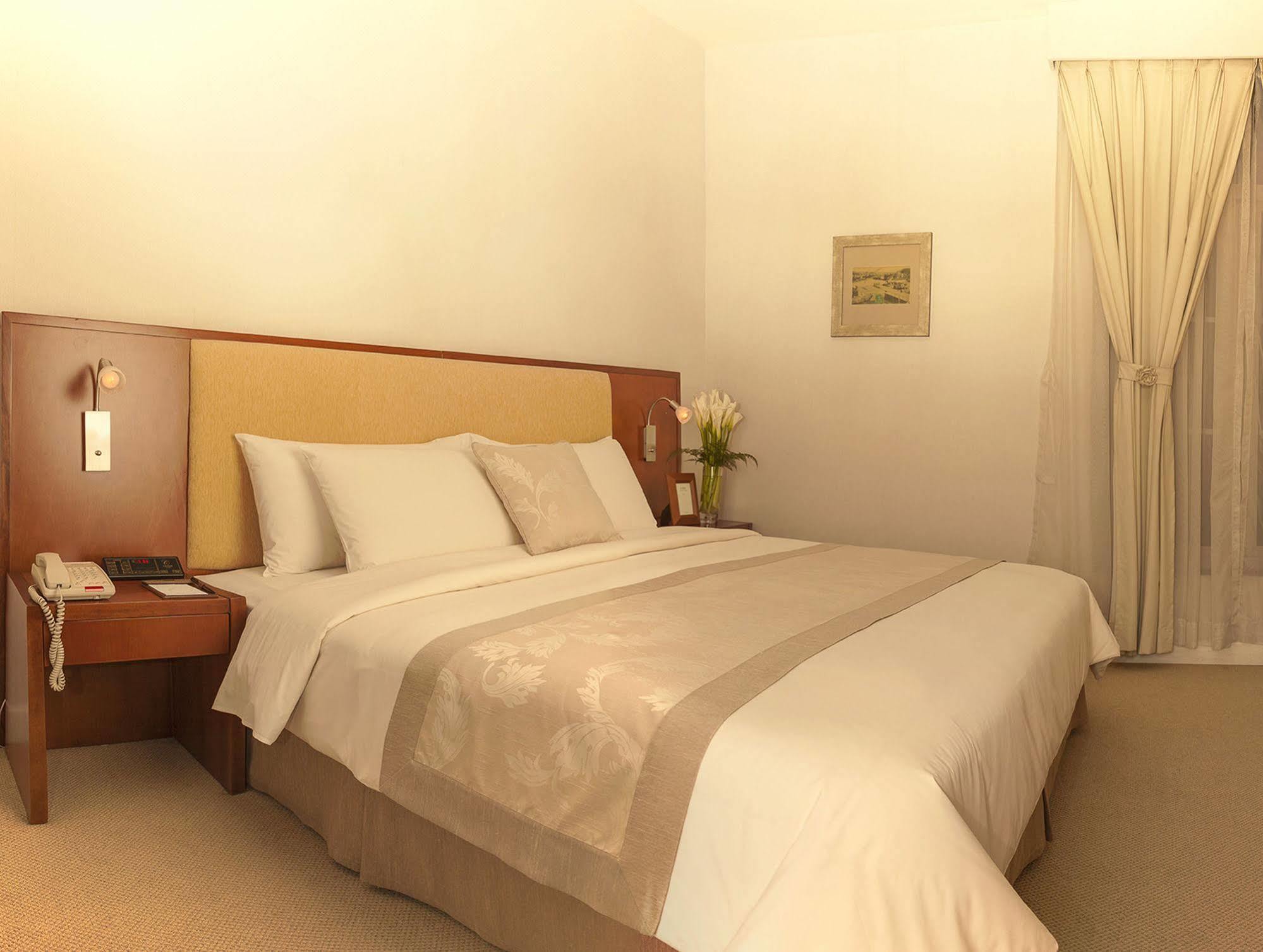 Catina Saigon Hotel Хошимин Екстериор снимка