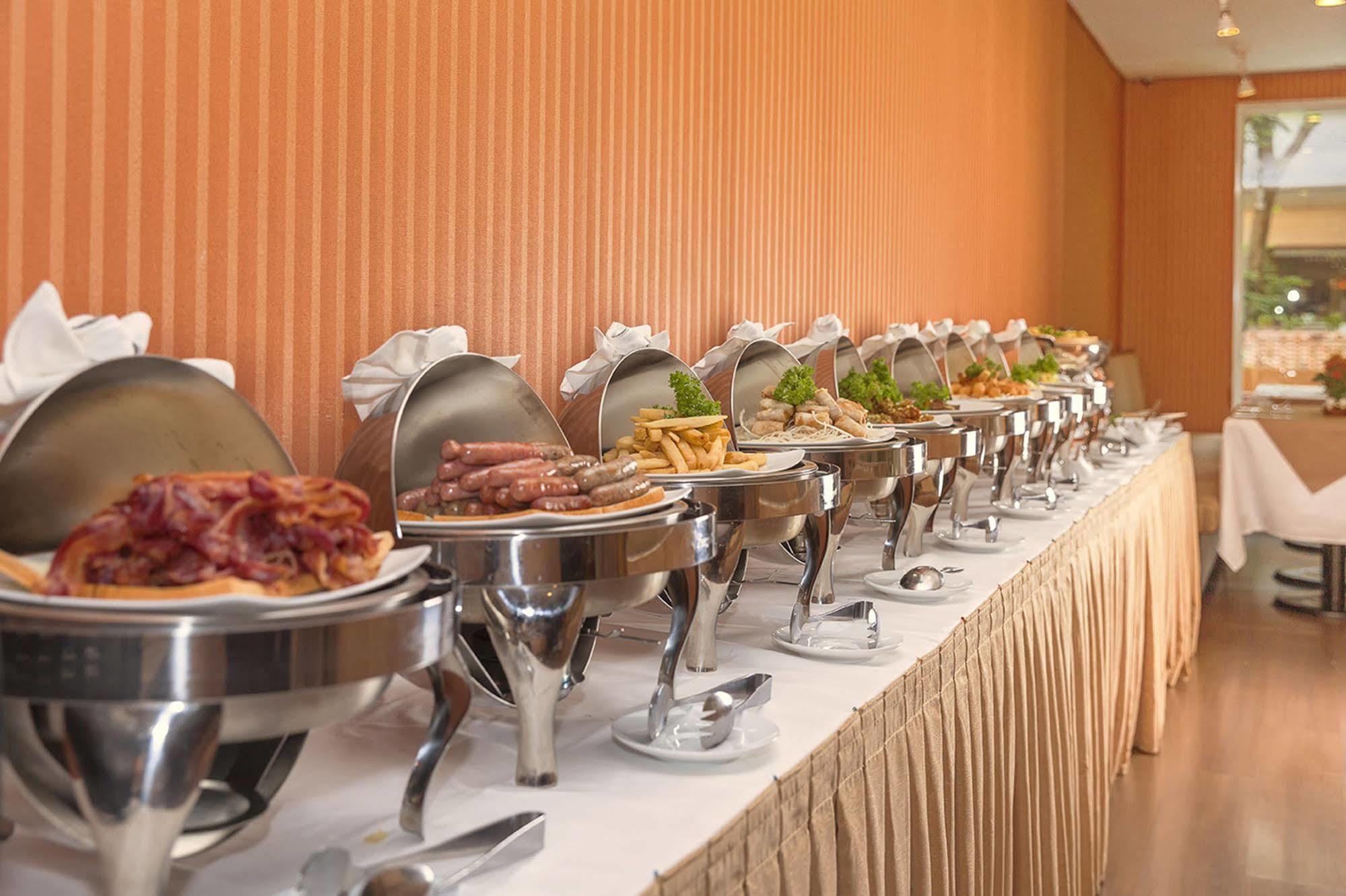 Catina Saigon Hotel Хошимин Екстериор снимка