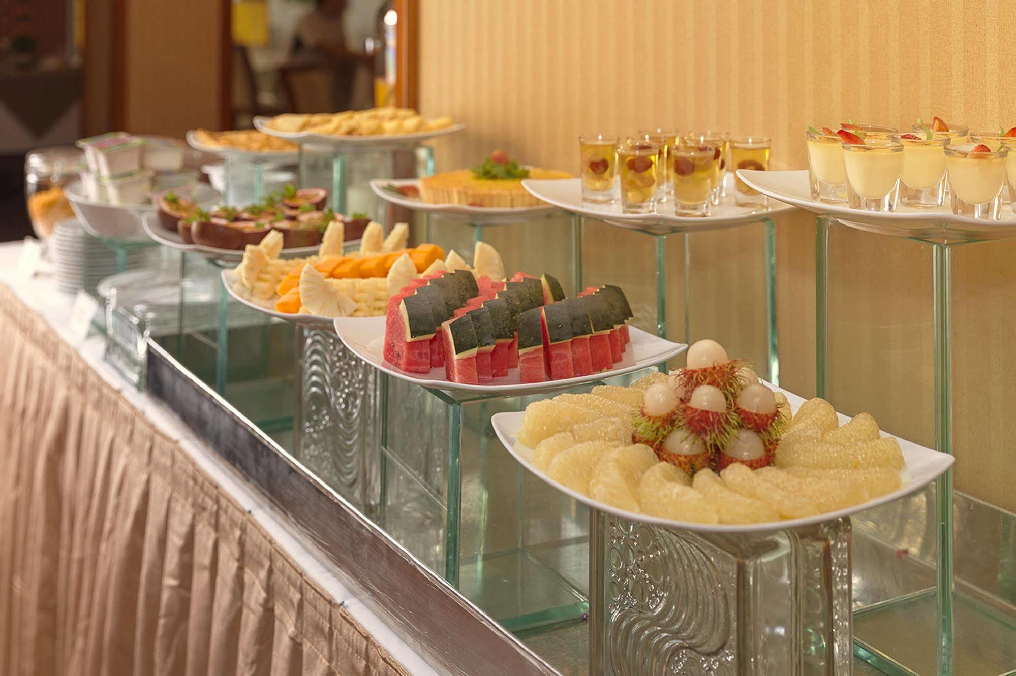Catina Saigon Hotel Хошимин Екстериор снимка