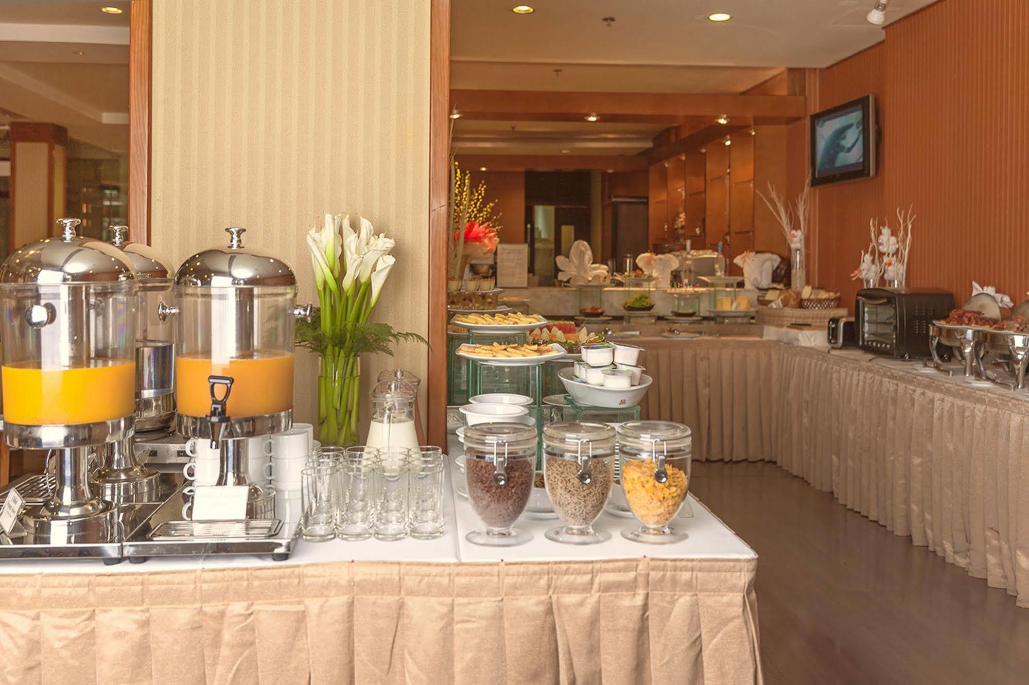 Catina Saigon Hotel Хошимин Екстериор снимка