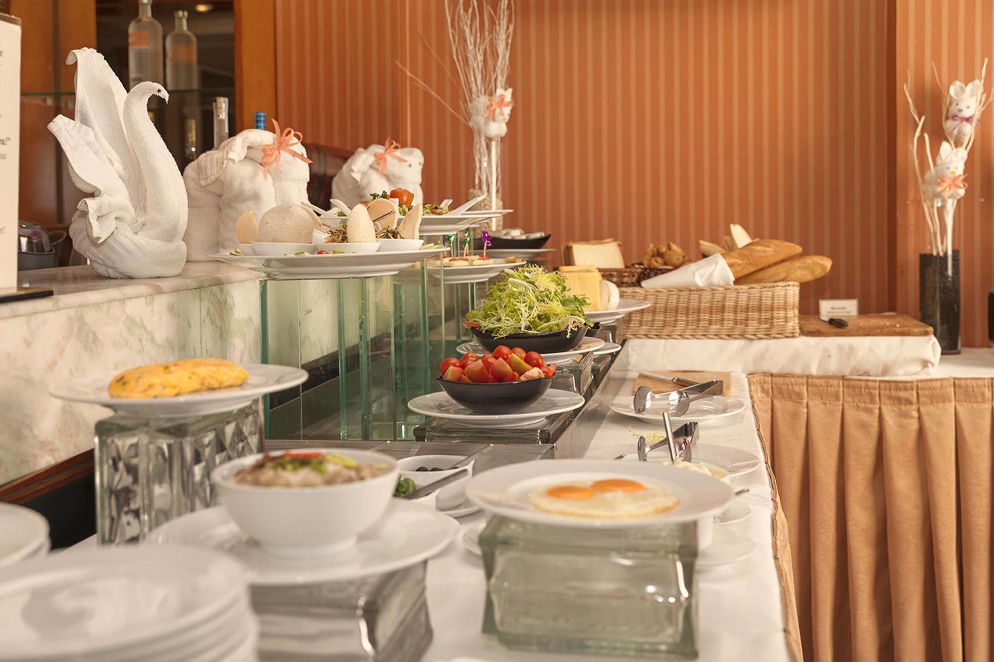 Catina Saigon Hotel Хошимин Екстериор снимка