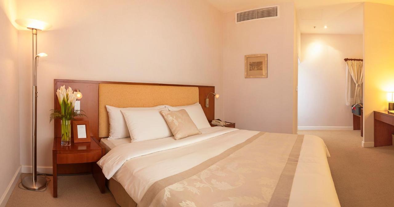 Catina Saigon Hotel Хошимин Екстериор снимка