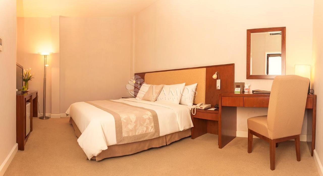 Catina Saigon Hotel Хошимин Екстериор снимка